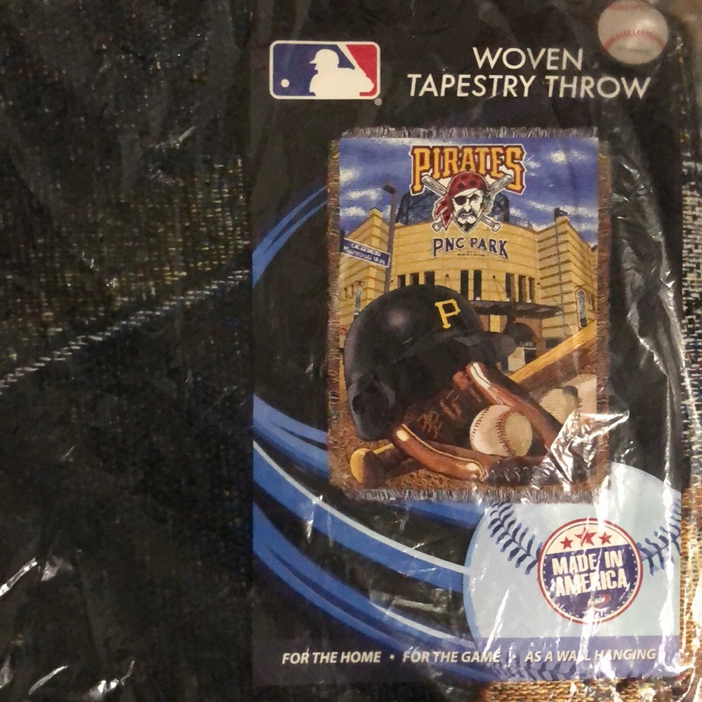 🎁New in bag PNC Park Pirates blanket 46”x60”